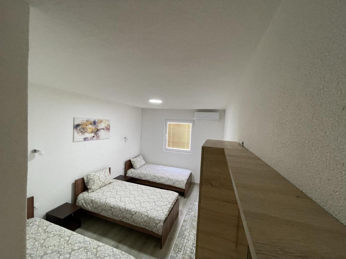 ホテル Vila 5 プリレプ エクステリア 写真